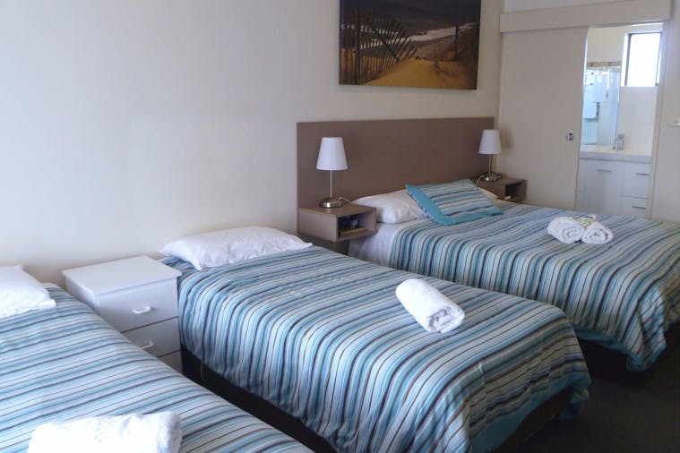 FAMILY ROOM 11