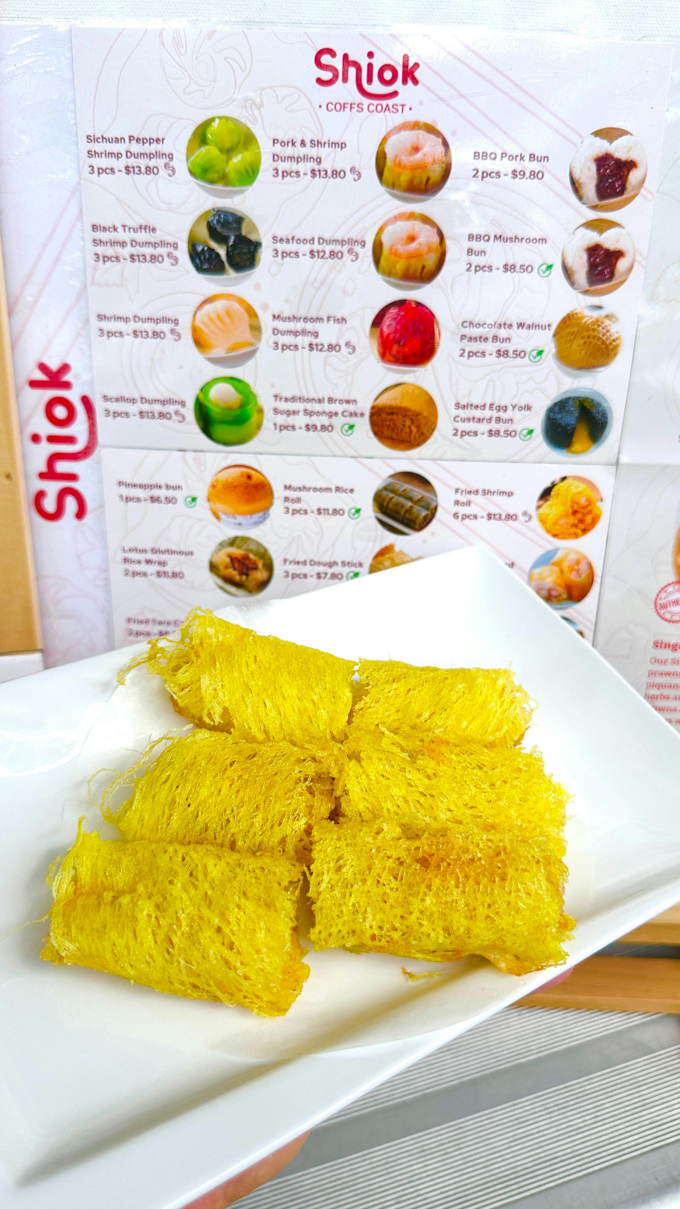 Crispy golden fried shrimp rolls (fried prawn rolls) served hot and crunchy.