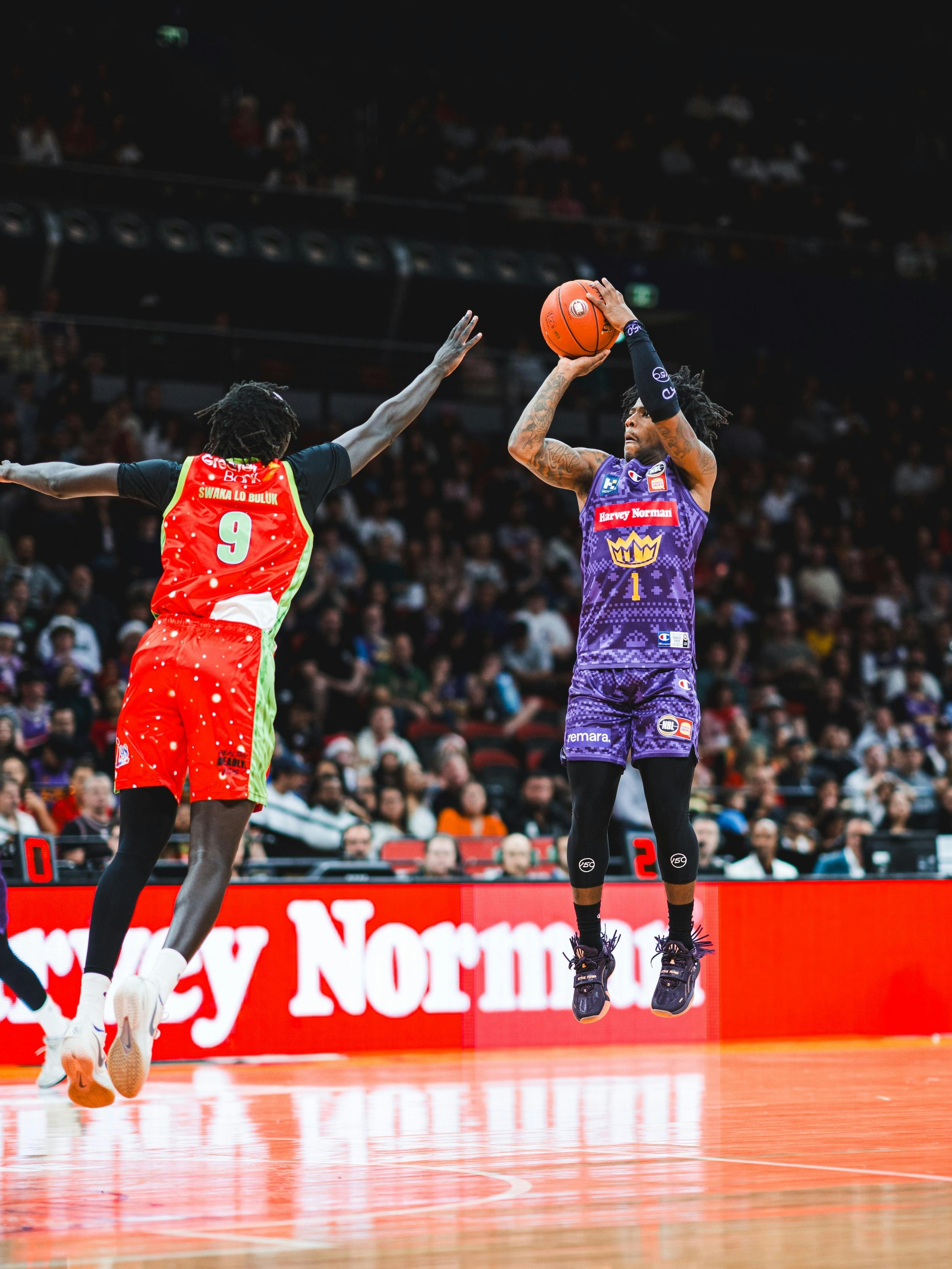 Kendric Davis shooting ball in Kings game against Hawks