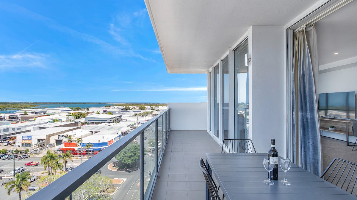Spacious balcony overlooking the CBD with views of the Pioneer River. Spacious balcony overlooking the CBD with views of the Pioneer River.