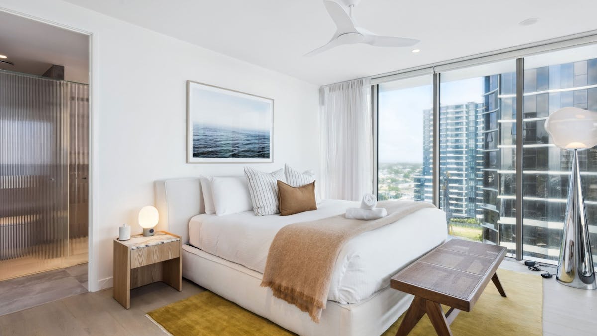 3 Bedroom unit in Burleigh - Master bedoom