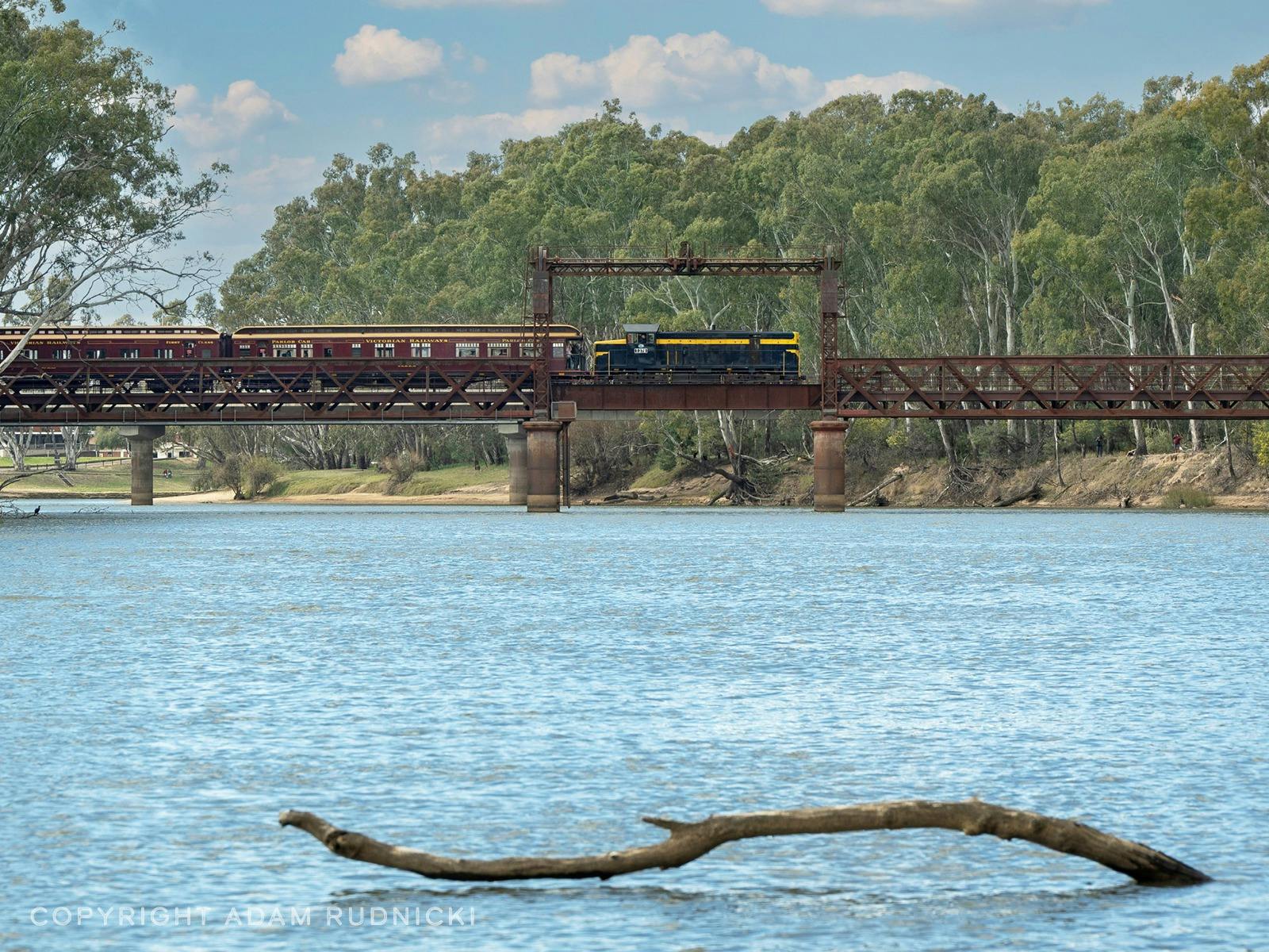 Train crossing the Murray River at Tocumwal