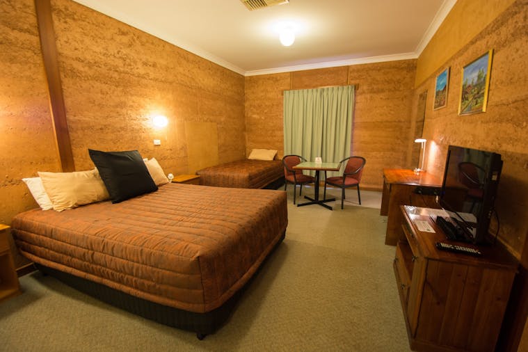 STANDARD MOTEL