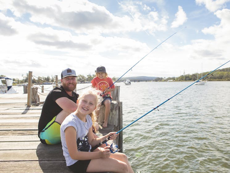 BIG4 Karuah Jetty Port Stephens Family Friendly fishing time off the jetty