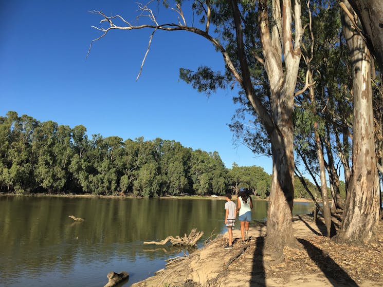 Spend time on a beautiful Murray river bend.