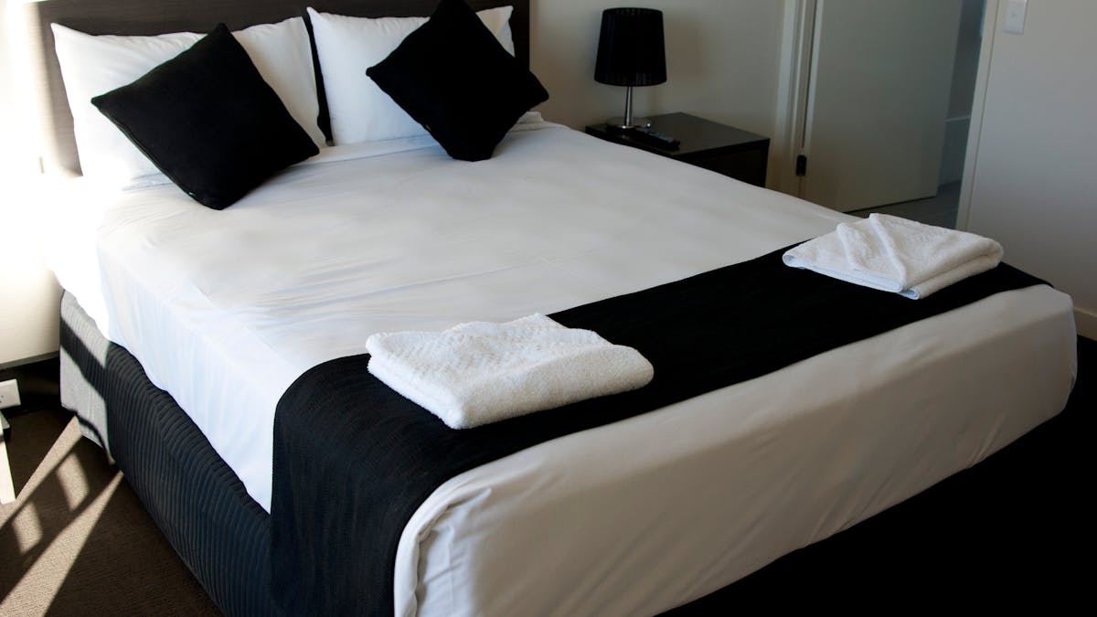 Queen room