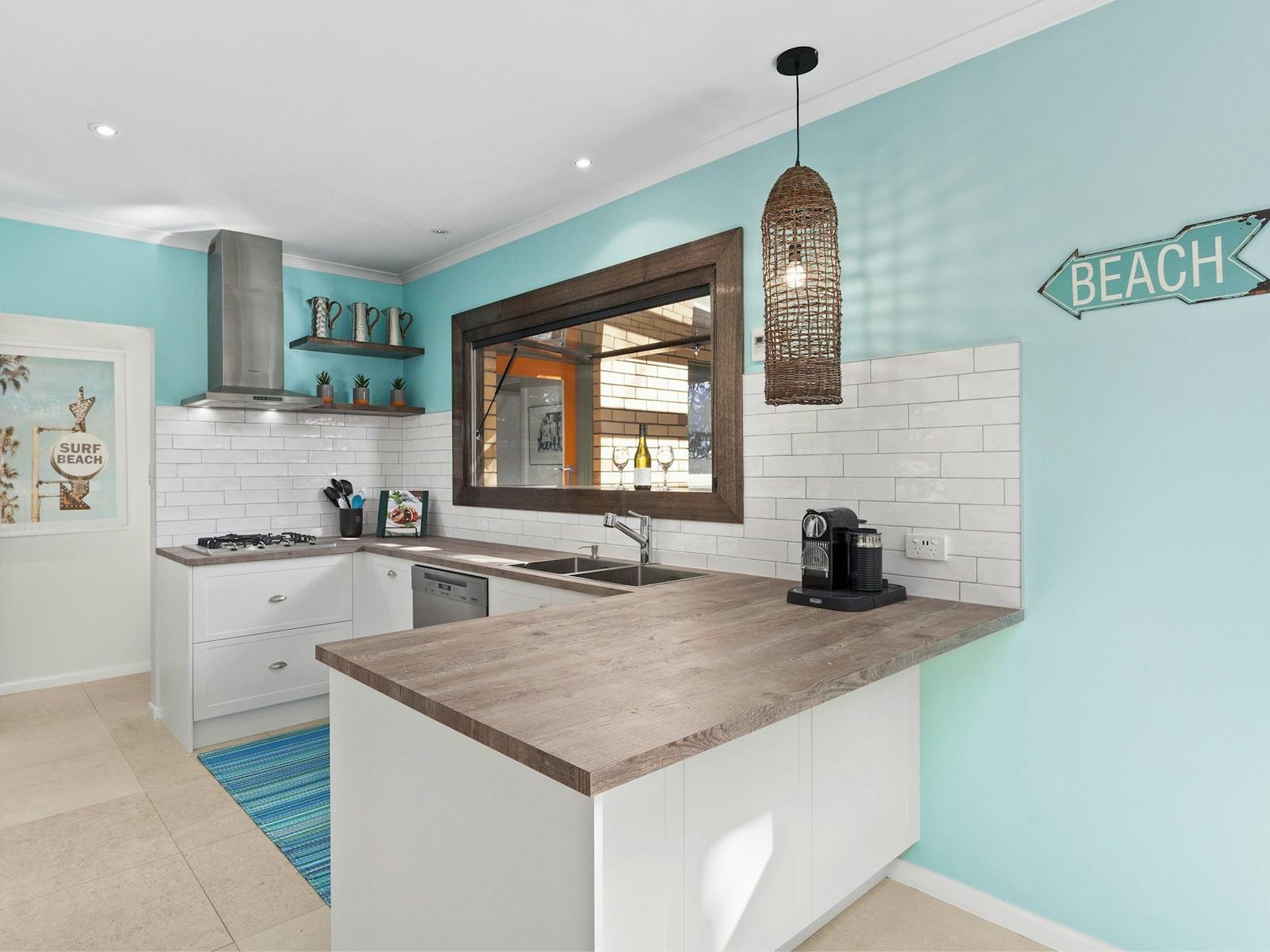 A beautful kitchen with beach styling