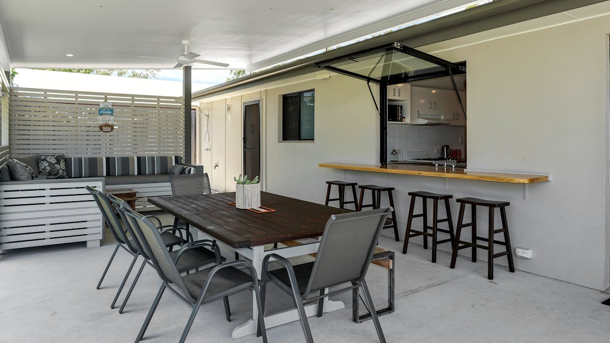 Outdoor Entertainment Area - Entertainers Delight