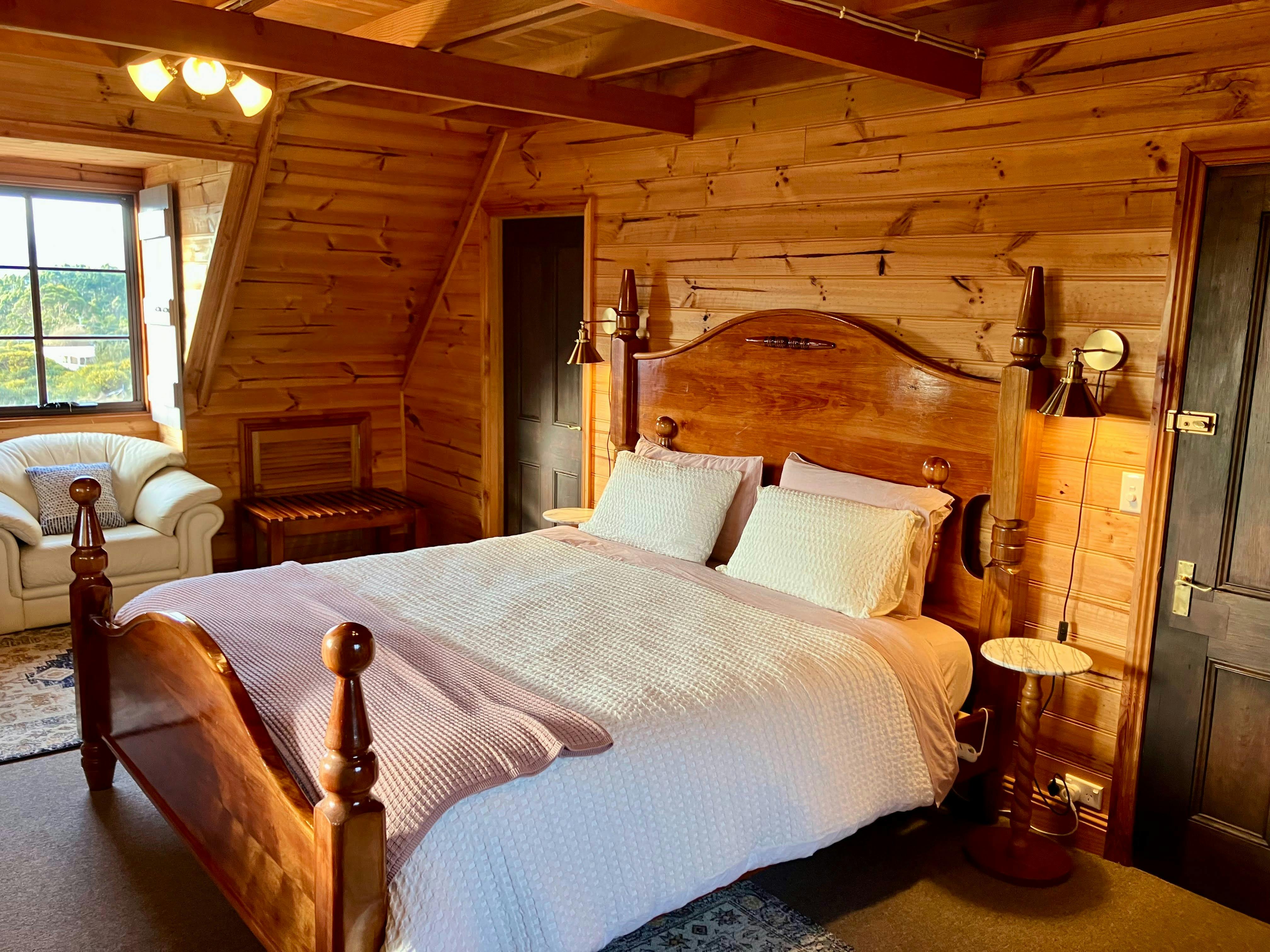 SeaHen Lodge