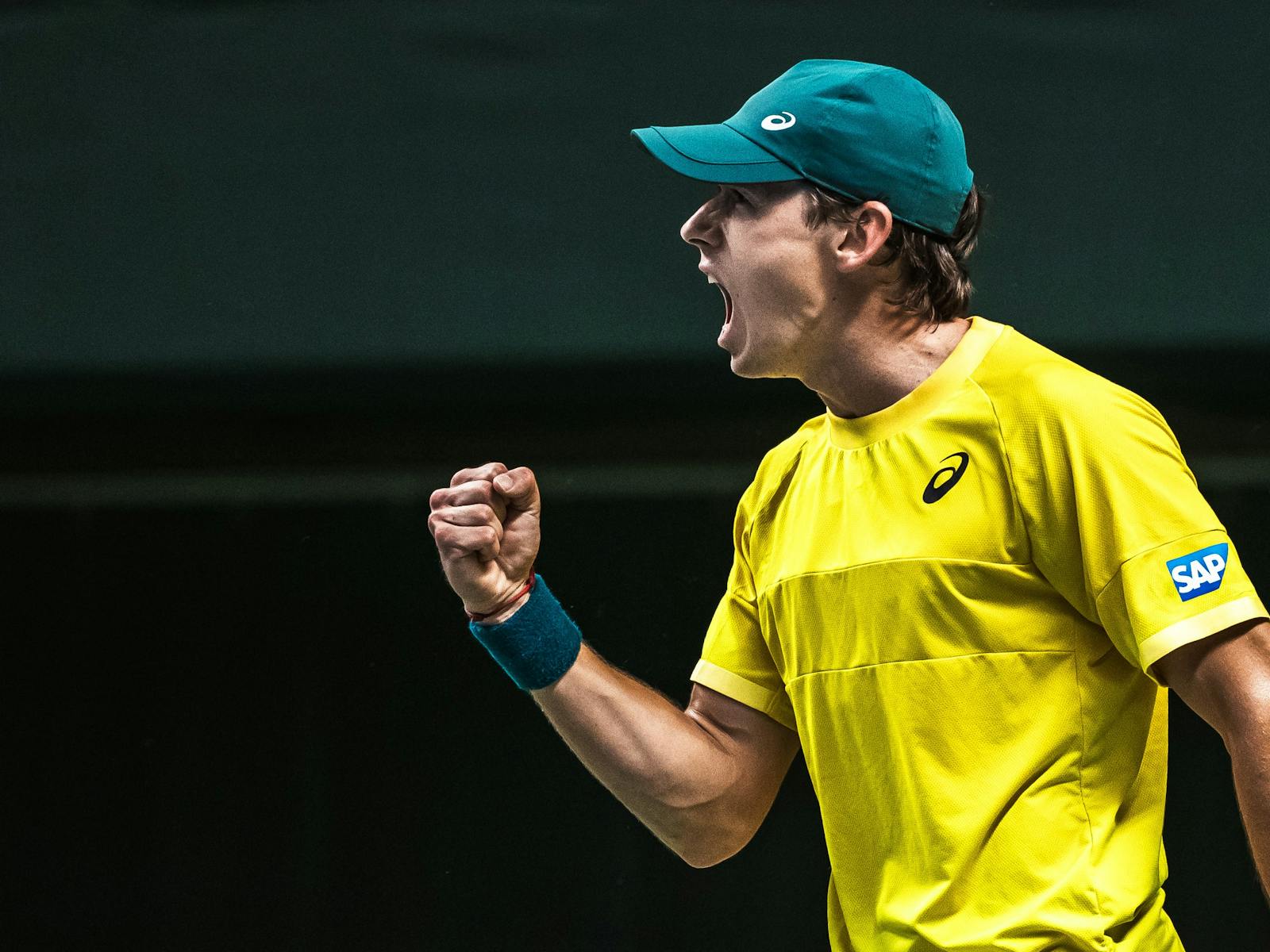 Alex De Minaur celebrating shot
