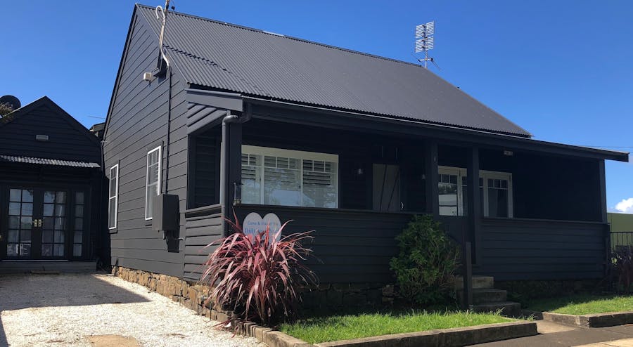Beach, water views. sea breezes, Kiama, 4 bedrooms, sleeps 8, Surf Beach, South Coast Luxury,