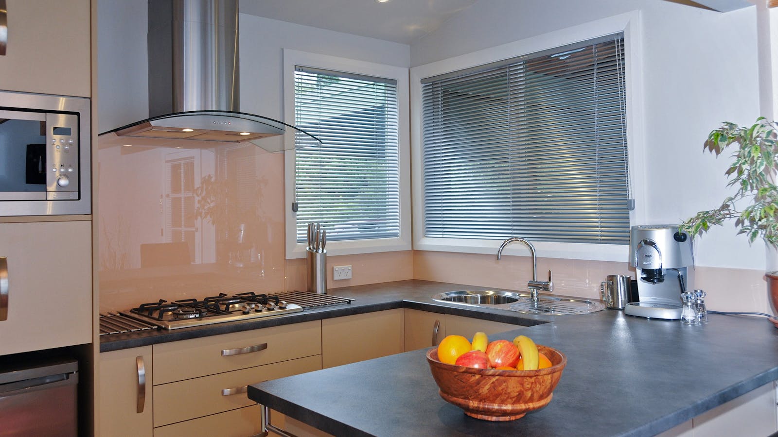 The Gardens Apartment Hobart - Kitchen