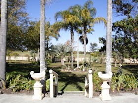 Palms Oasis Motel