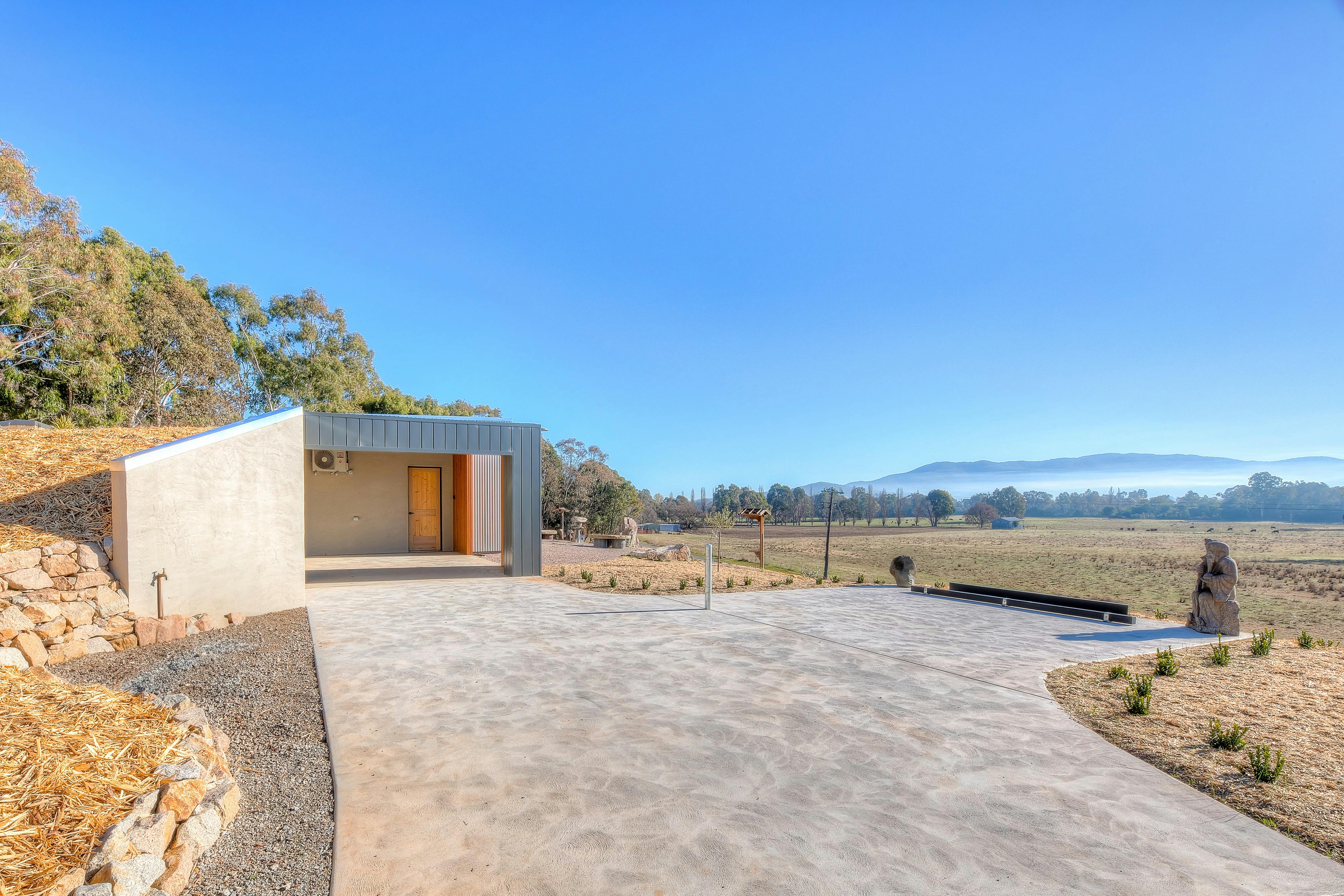 Snug 2 Carpark/carport