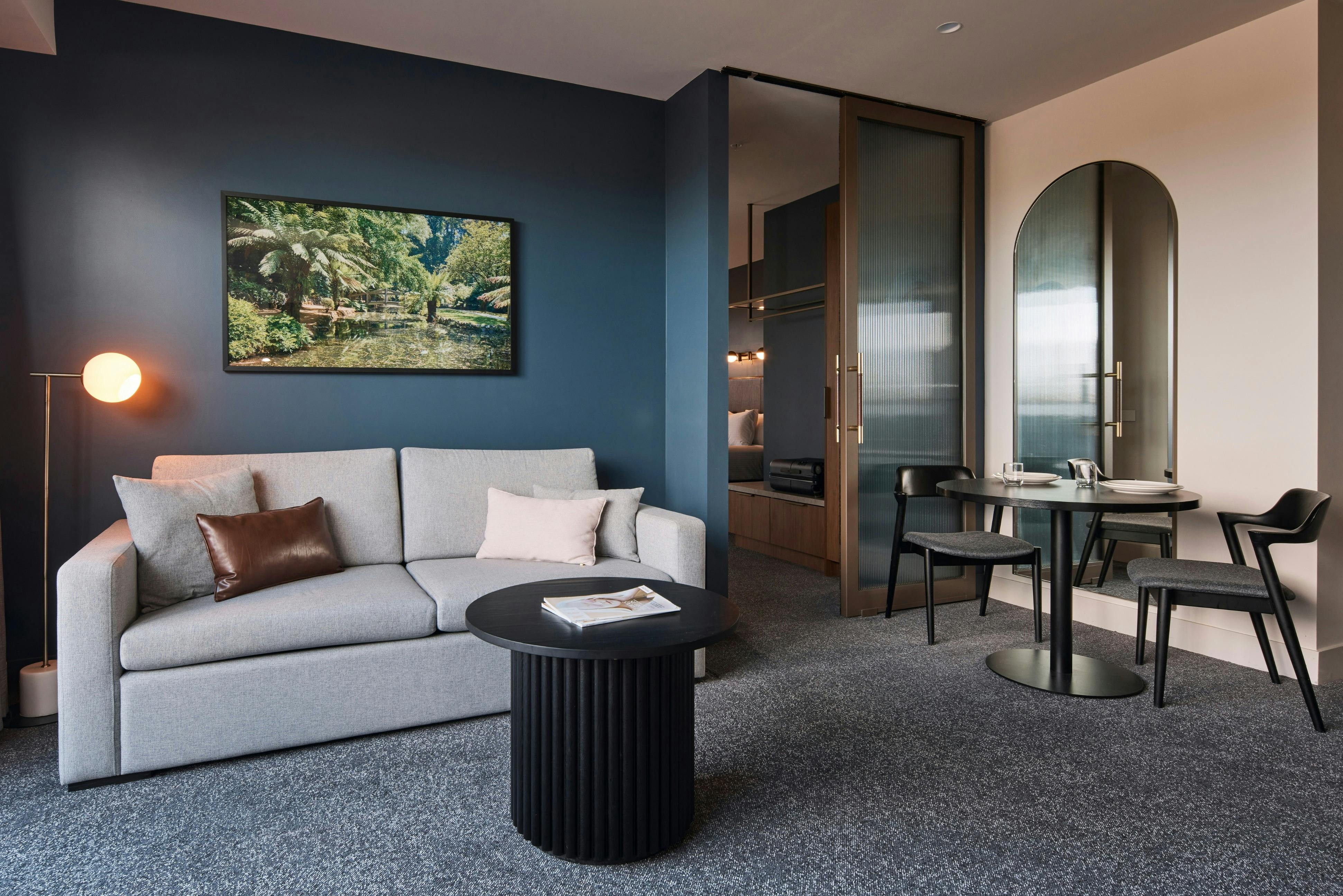 Executive One Bedroom King Courtyard Apartment