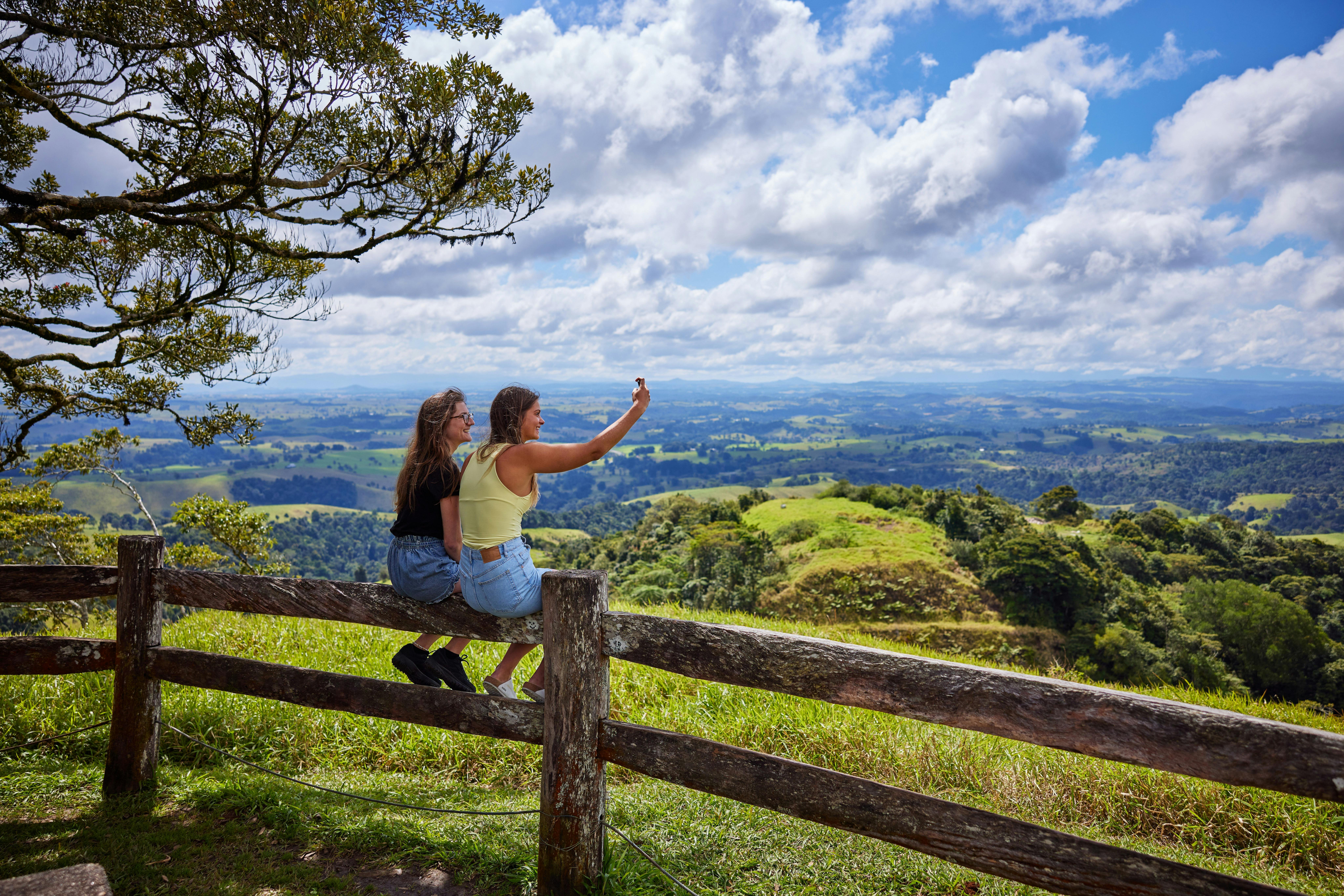 Millaa Millaa Lookout, Atherton Tablelands with Barefoot Tours