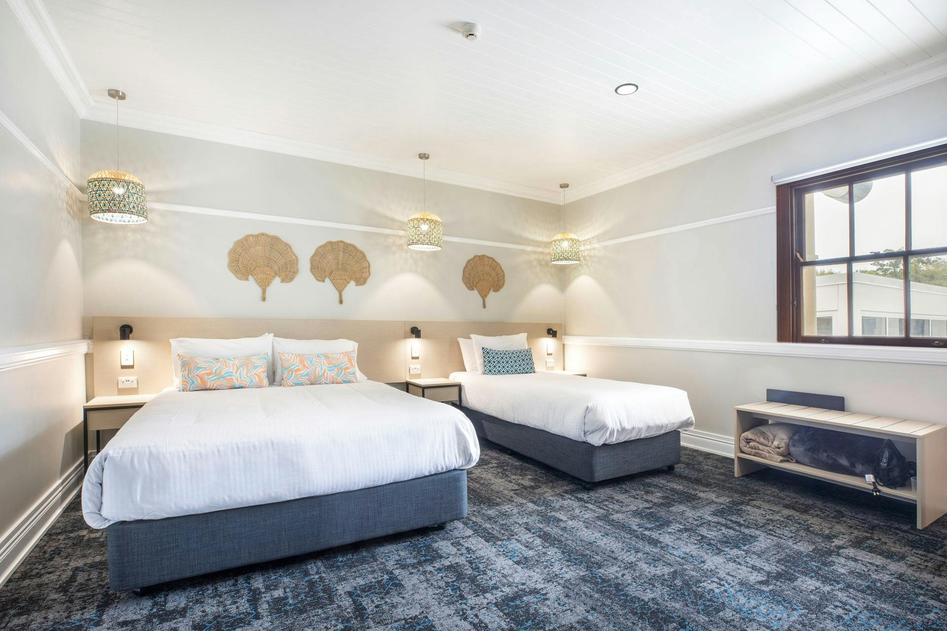 Studio Queen & Single