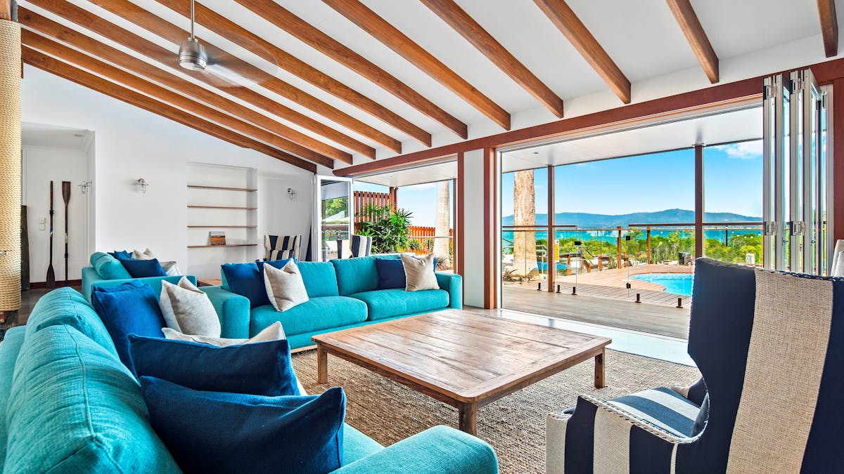 Guests at Freedom Shores enjoy the stylish lounge  at breakfast or for pre-dinner drinks