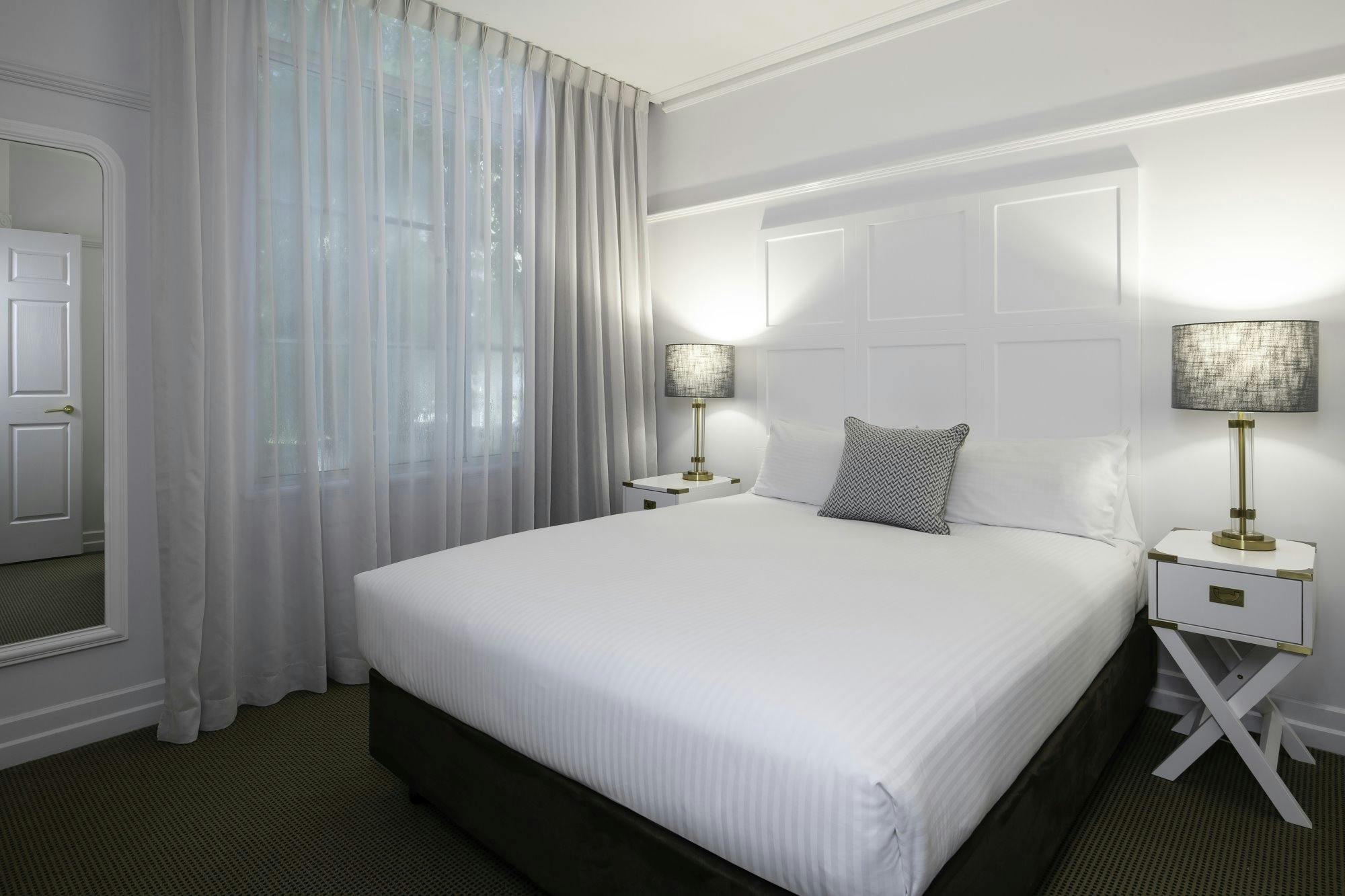 1 Bedroom Apartment - Queen