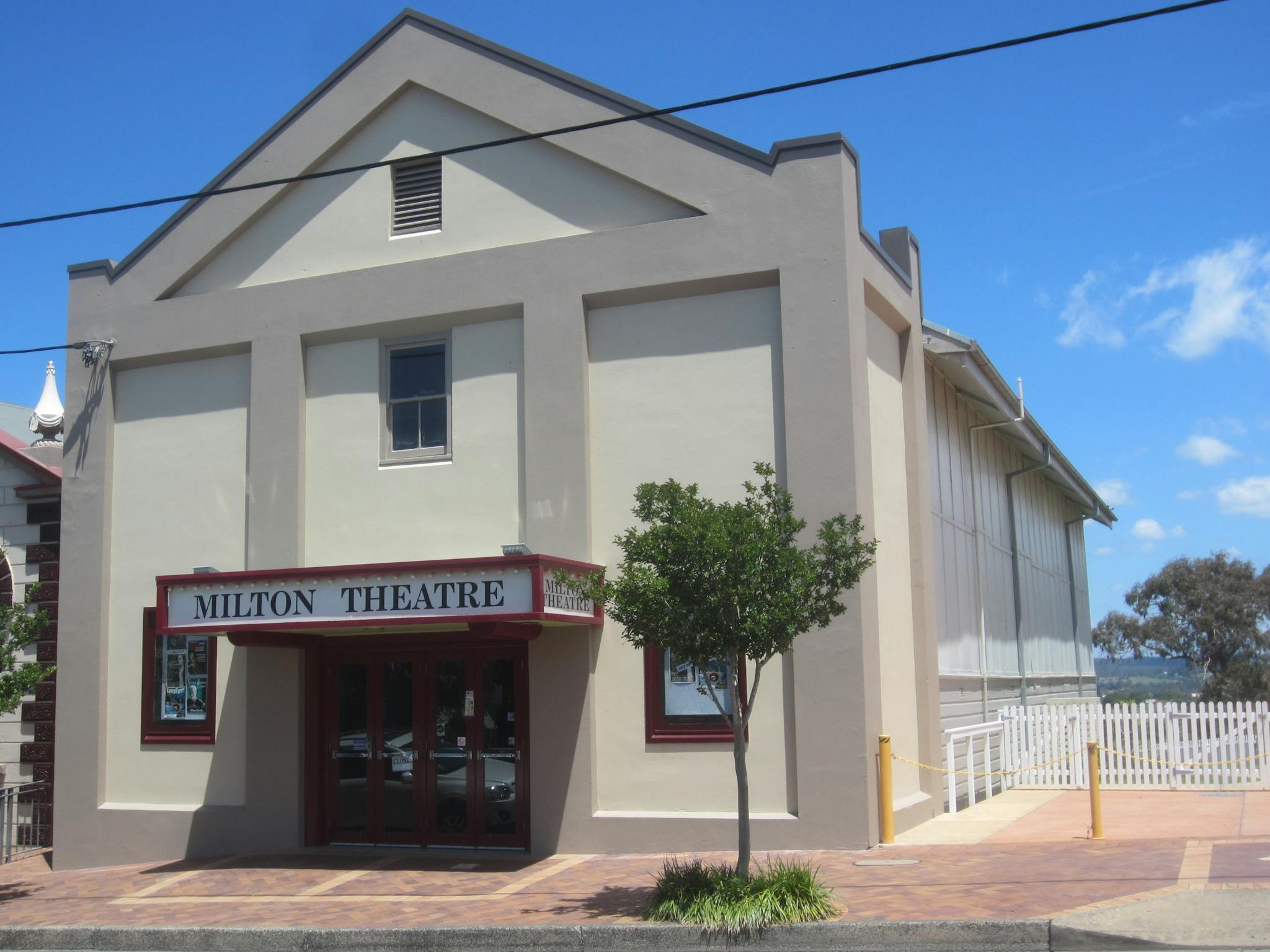 Milton Theatre NSW Holidays & Things to Do