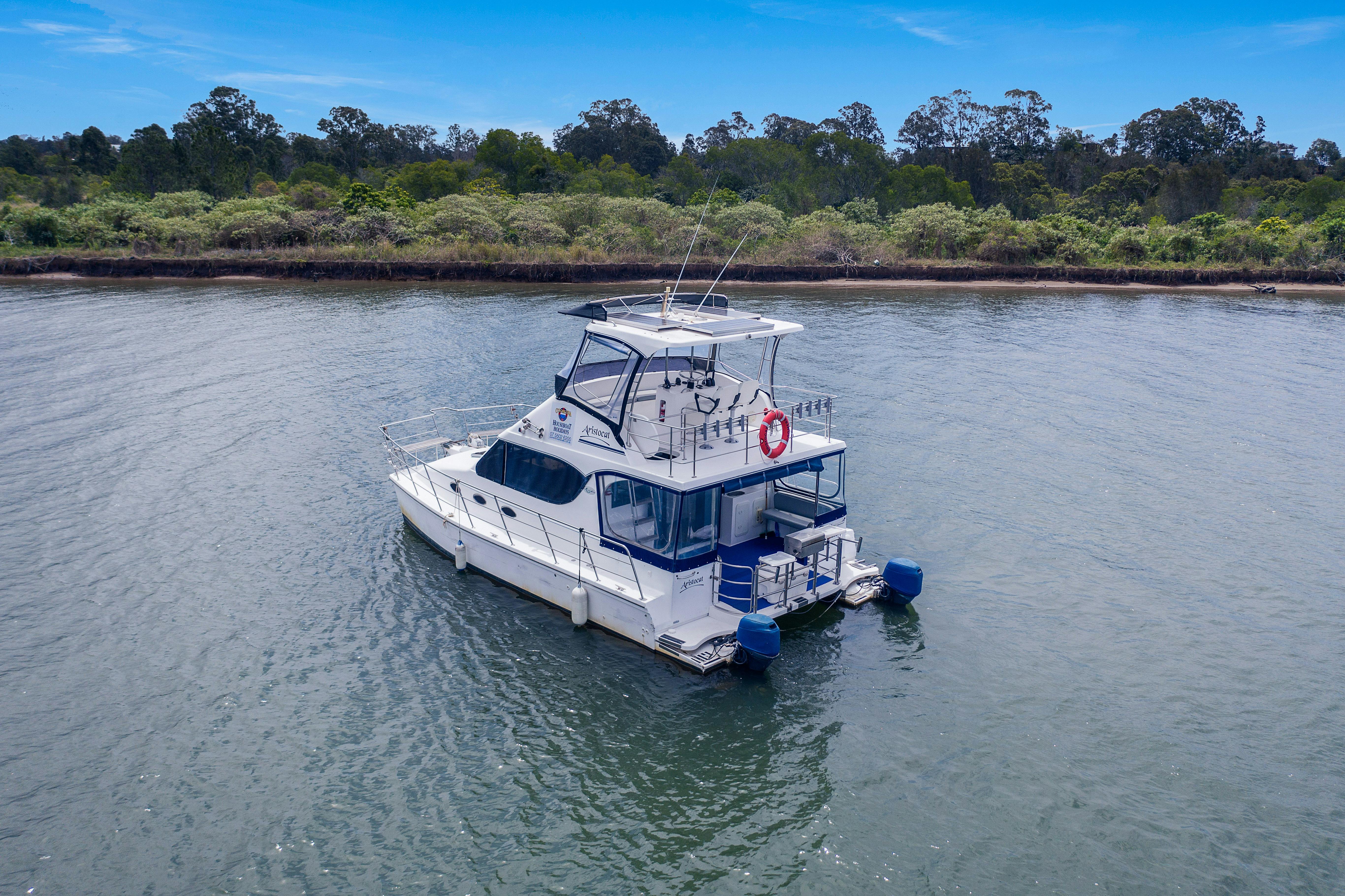 Aristocat - 7 Berth Cruiser Houseboat