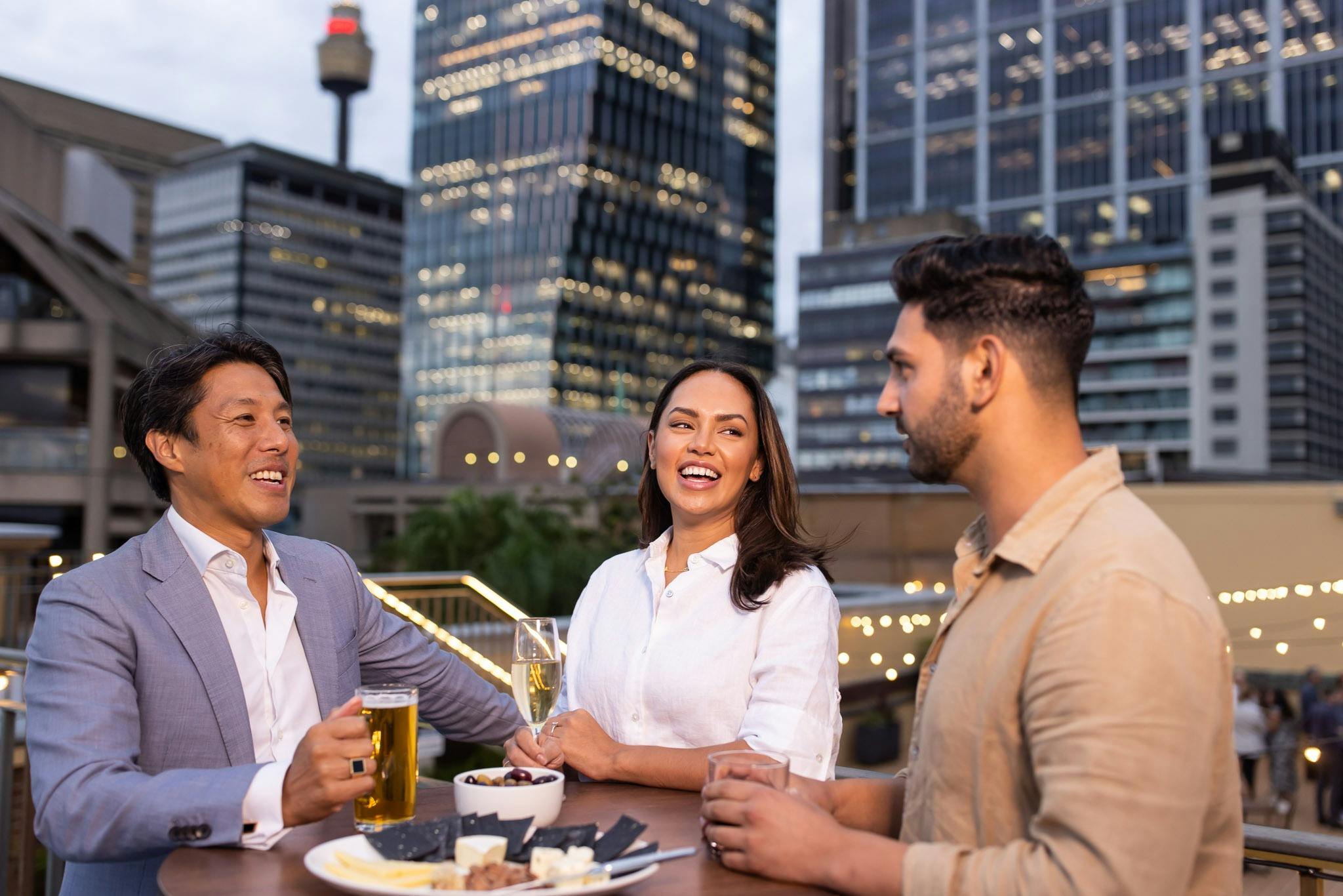 The Library Bar의 사무직 근로자들