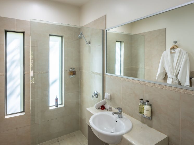 Modern en suite complete with luxurious Molton Brown toiletries and lotions.