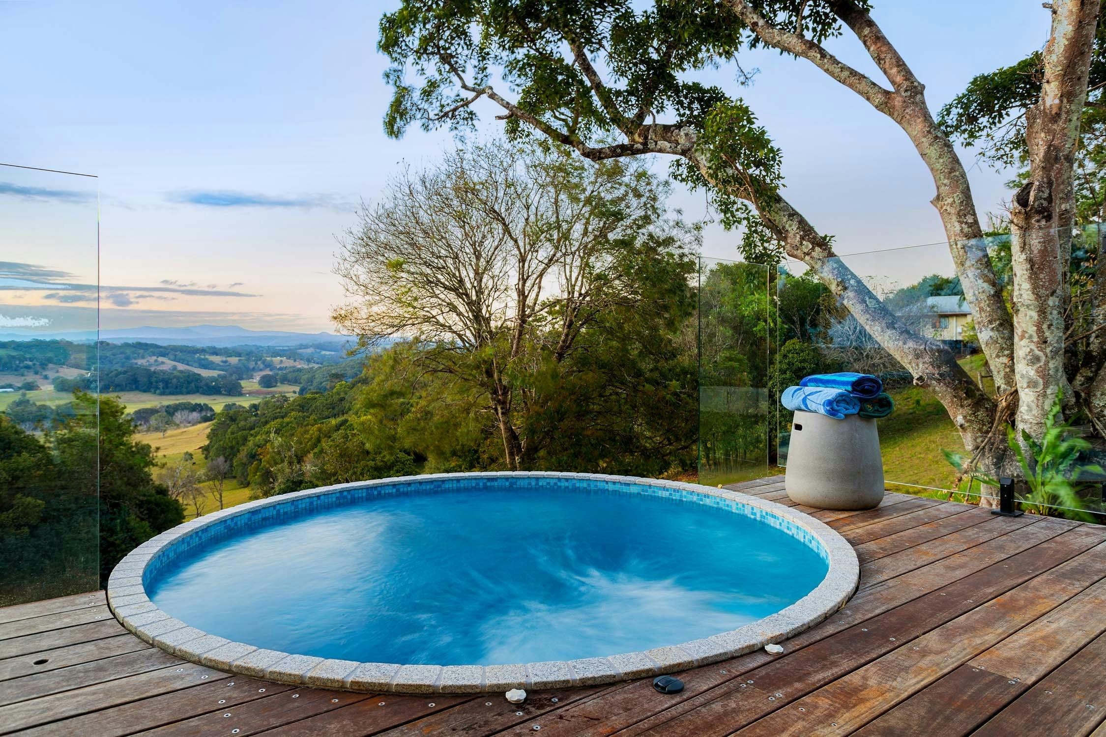 Private heated plunge pool