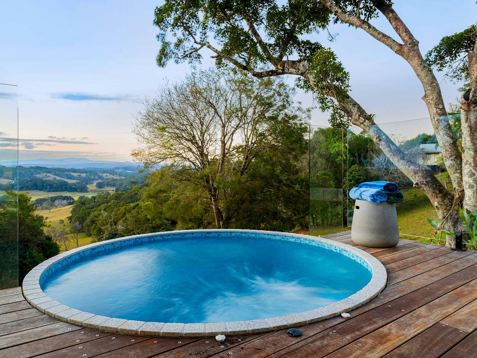 Private heated plunge pool