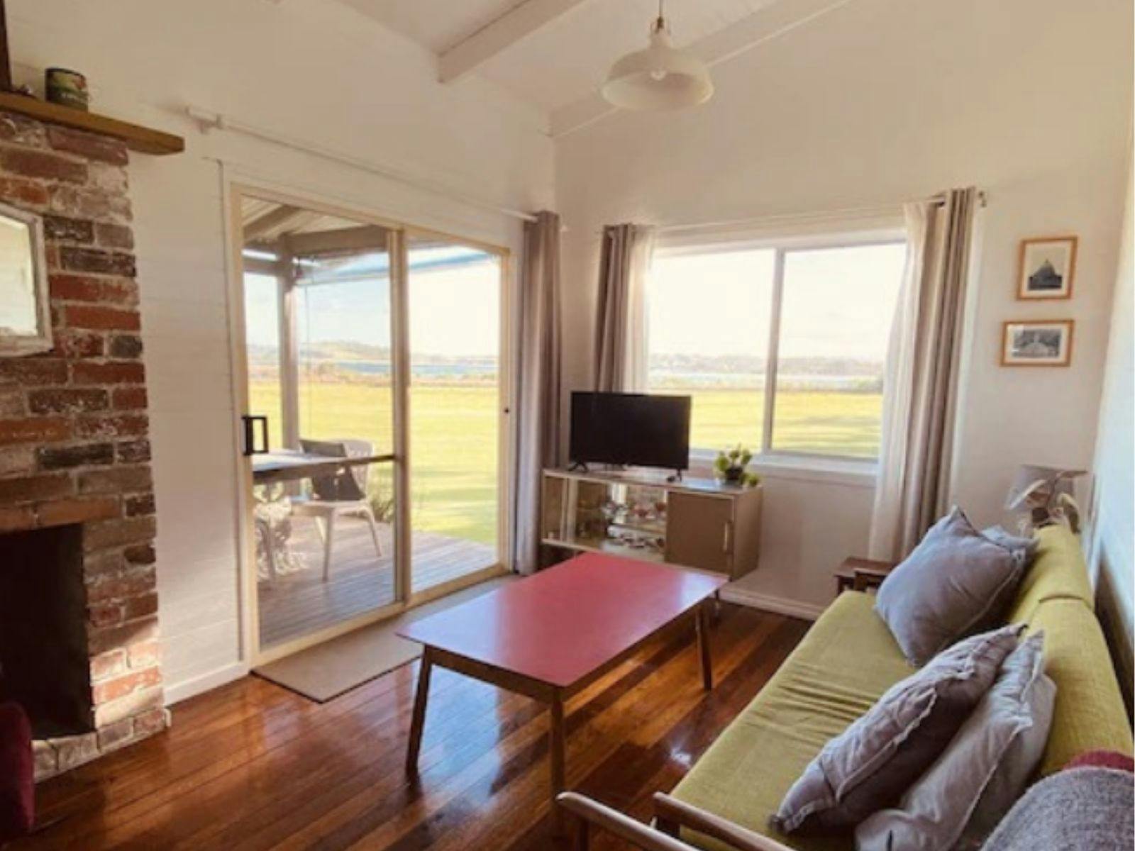 wallaga Lake Bermagui Private accomodation and Flight