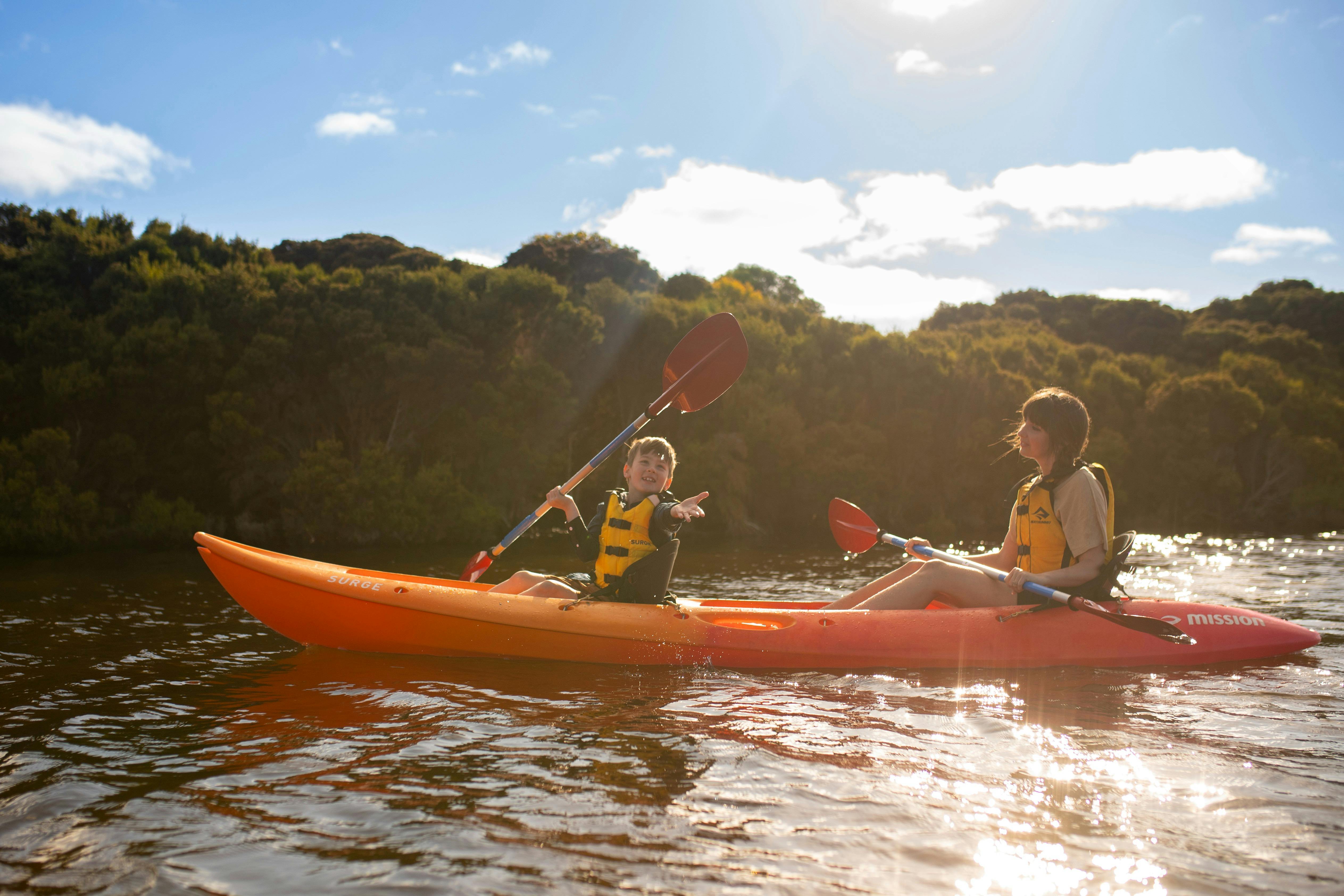 Kayak_Son_Mother_Side_TourismAustralia
