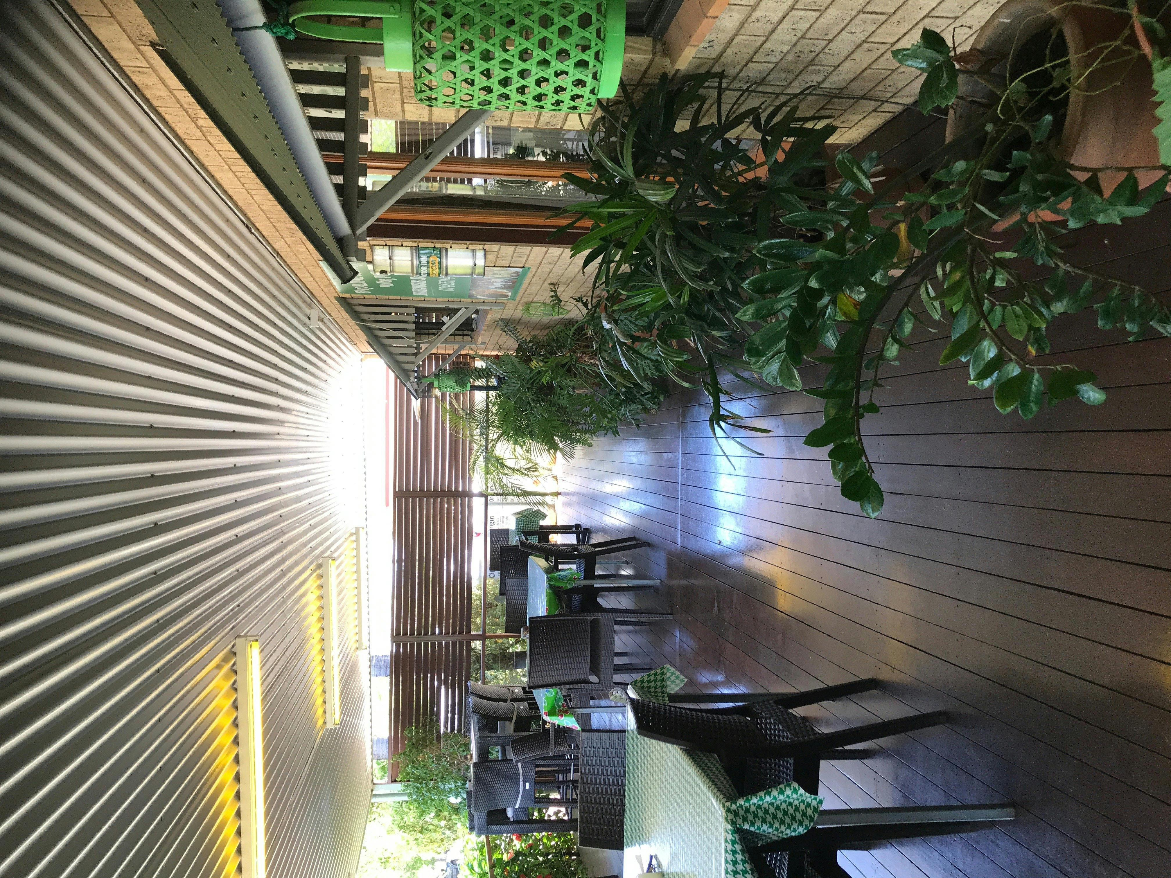 deck can seat 20 people