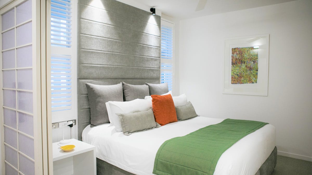 Netanya Noosa - Beachfront hotel Hastings Street