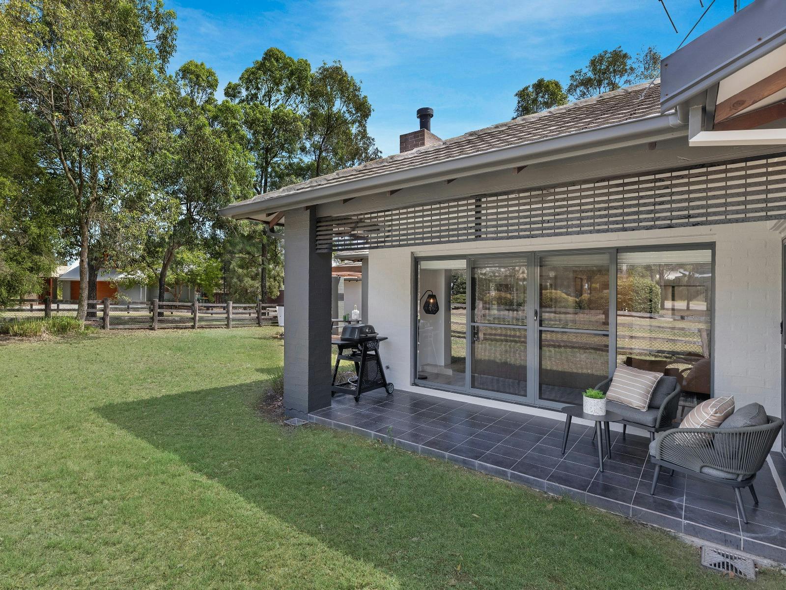 Greenview Hunter Valley backyard and seating area
