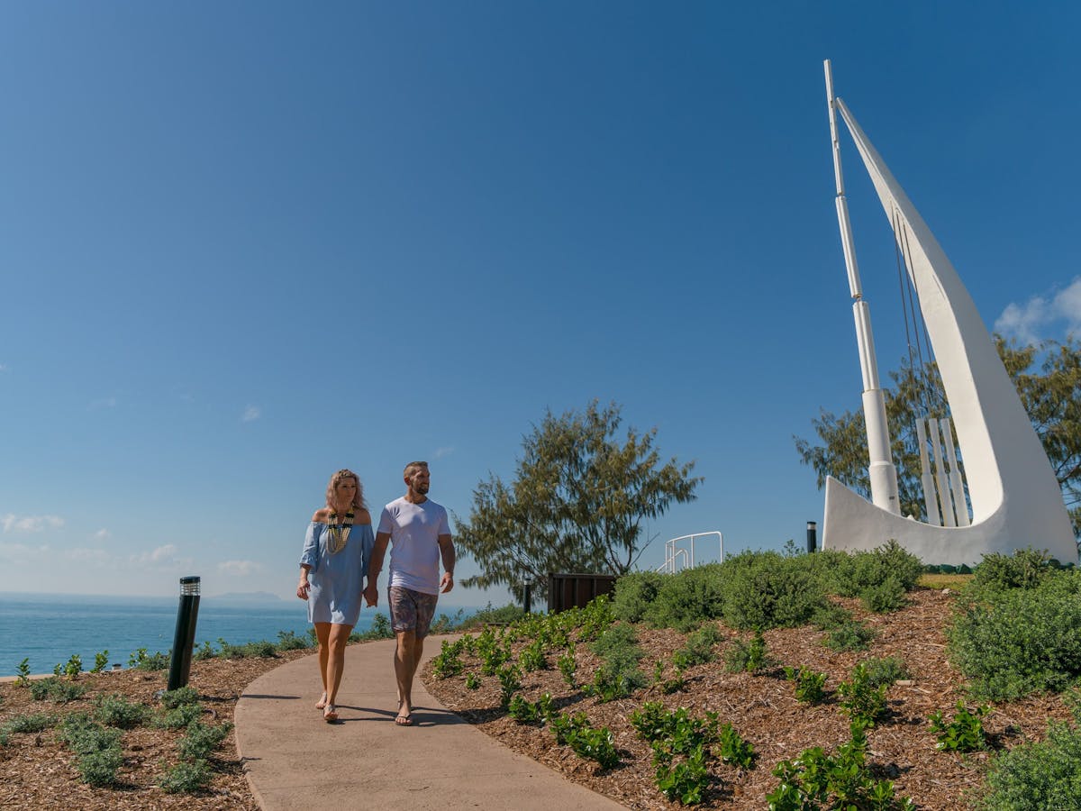couple, anzac memorial walk, singing ship, capricorn coast