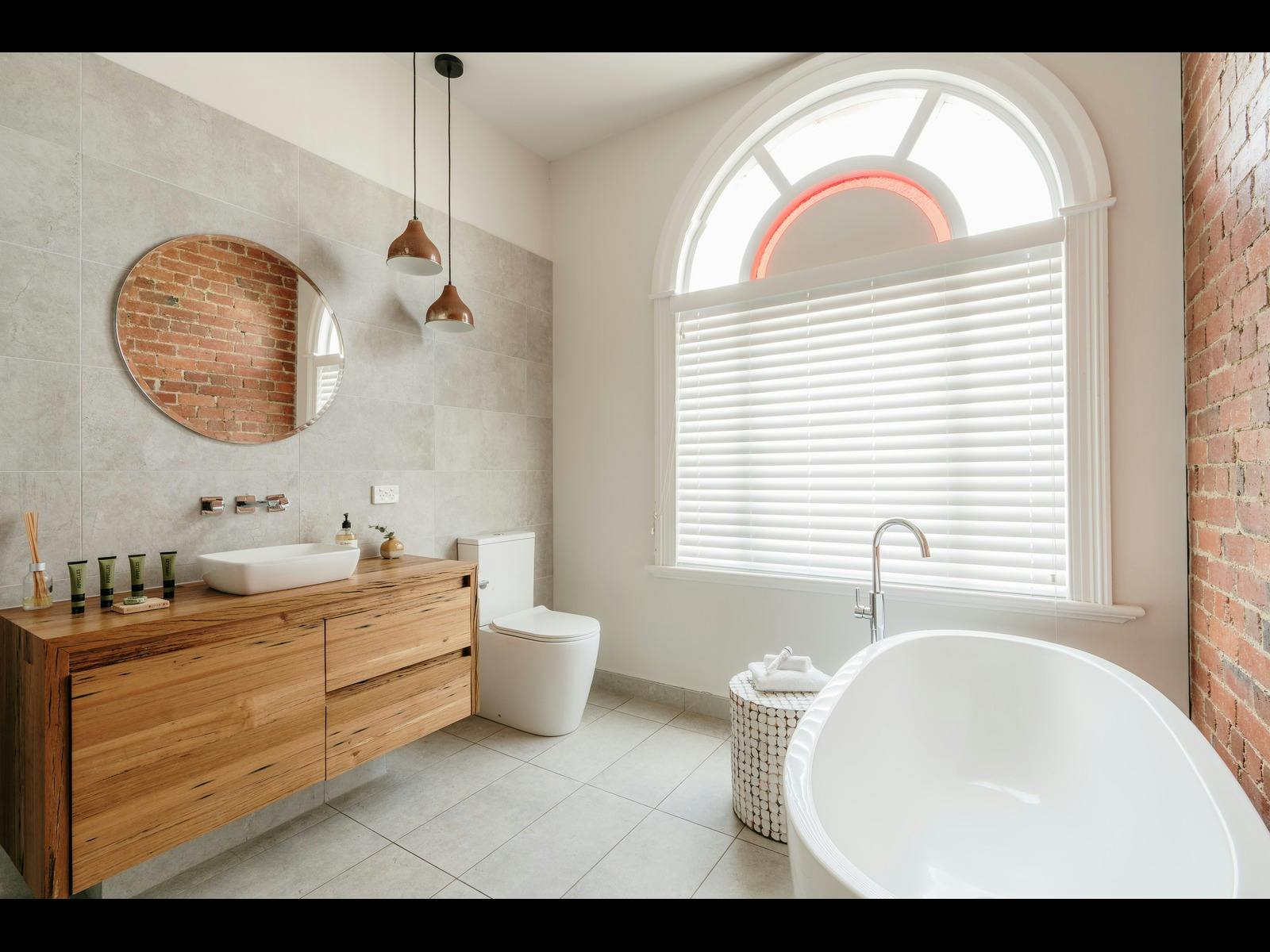 Full bathroom