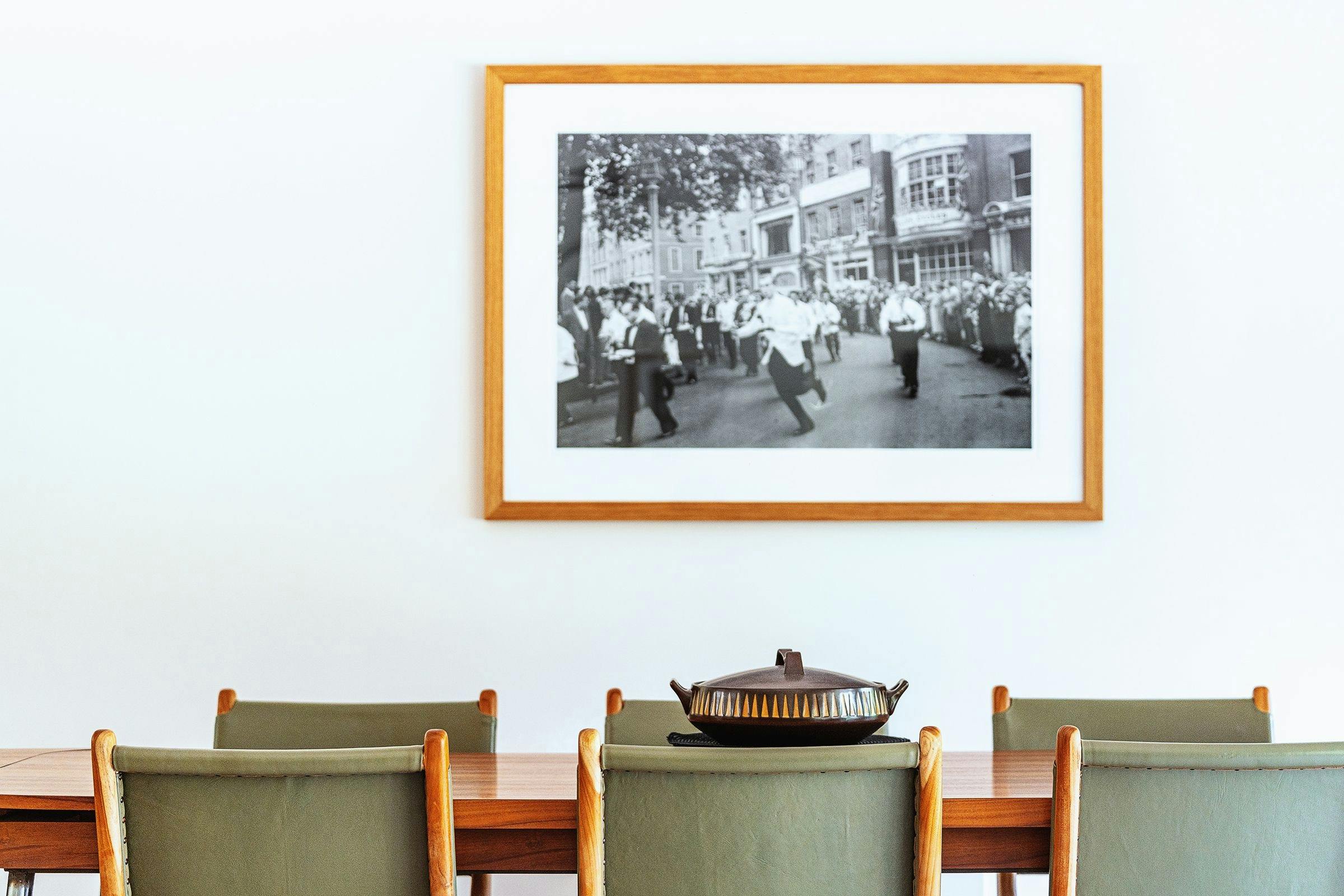 Dining table for 7 with luxe seats