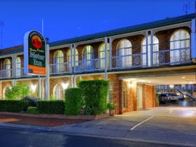 Henry Parkes Motor Inn