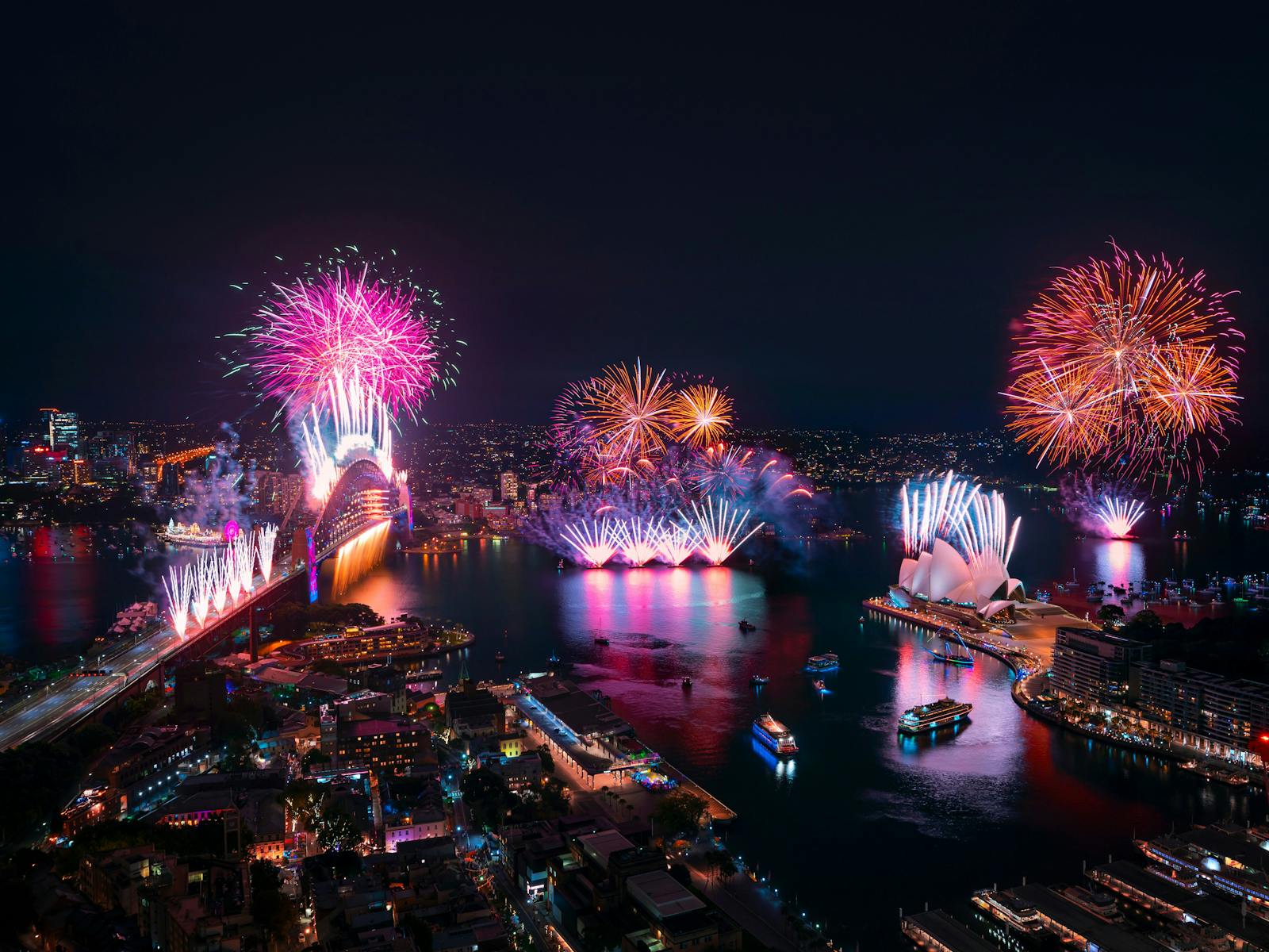 Sydney 2000 位於悉尼海港中央,觀看跨年煙火表演