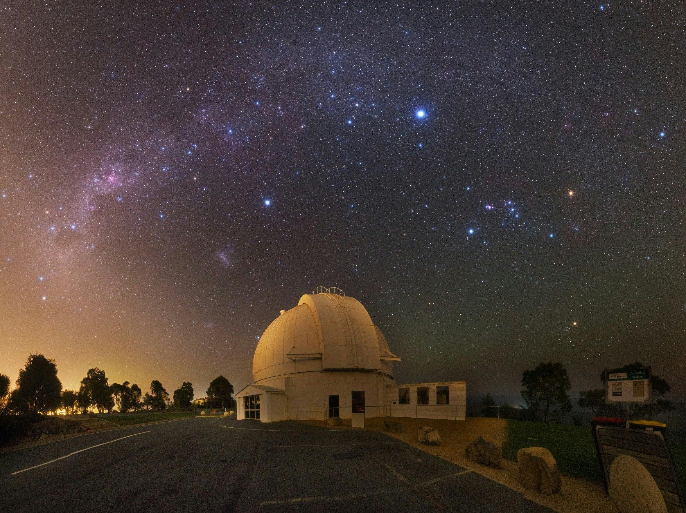 Mt Stromlo at night