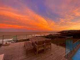 Stunning sunsets, deck with views, tasman sea, luxury escape