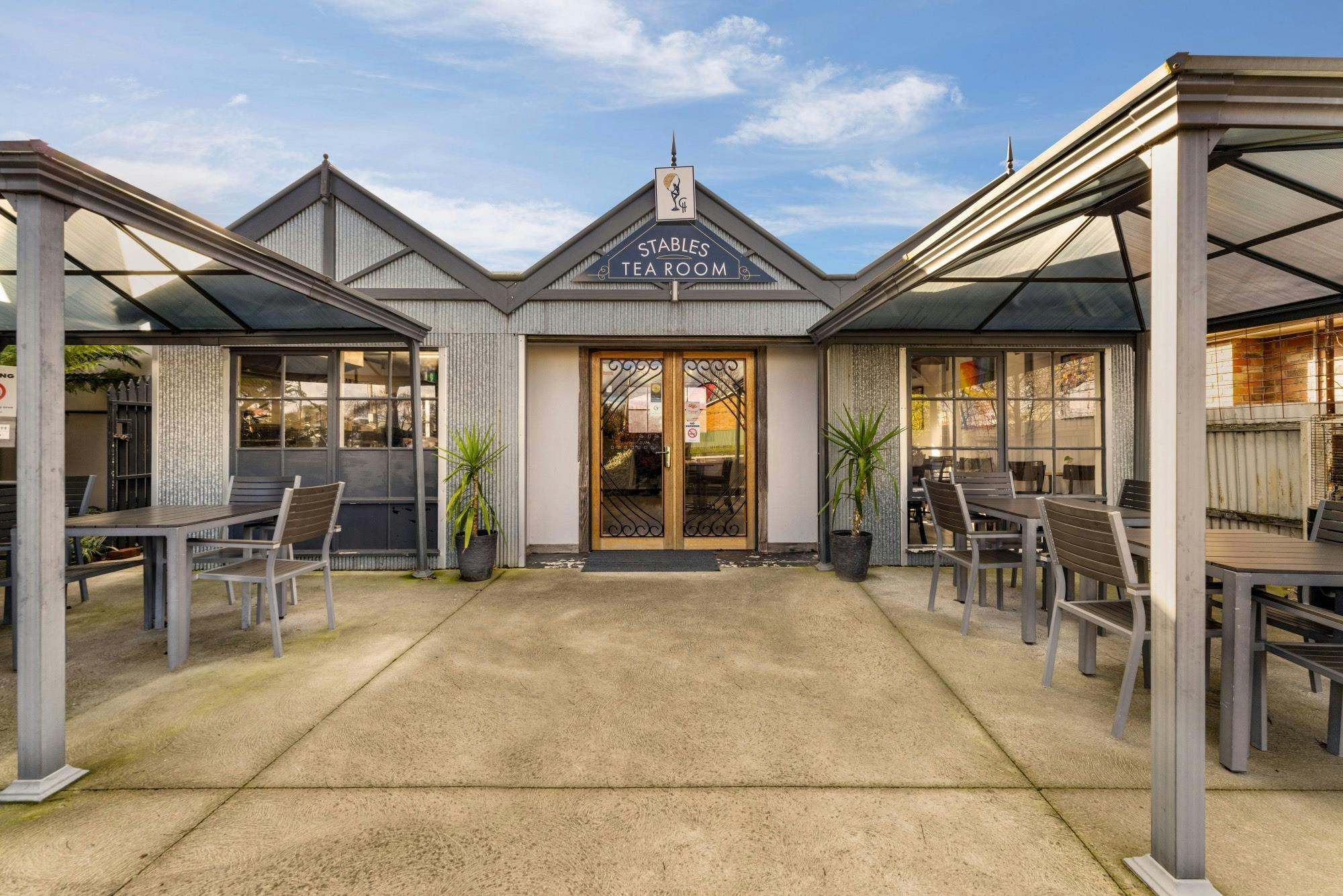 Cafe dining