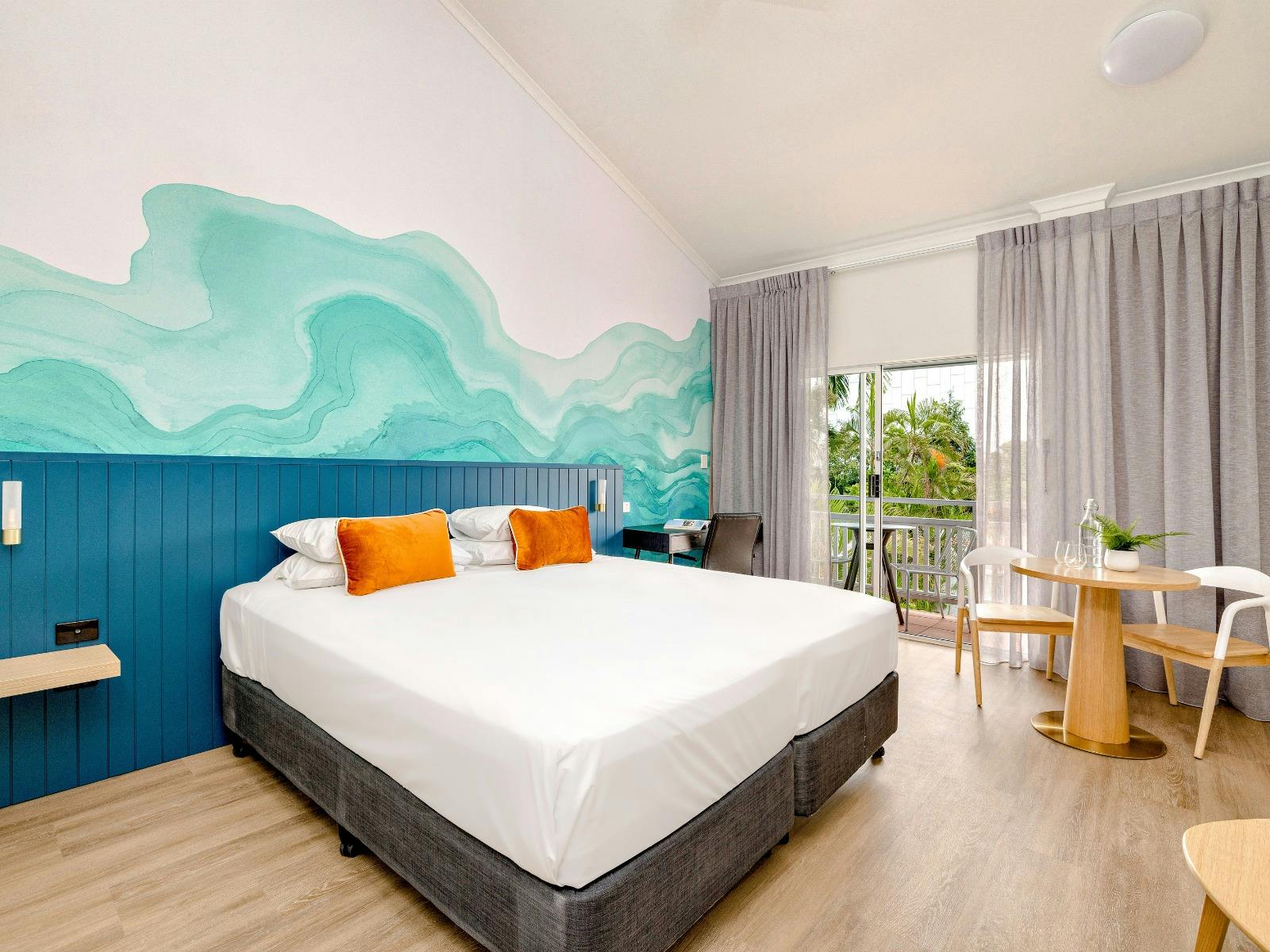 Executive-King-Cairns Executive-King-Cairns