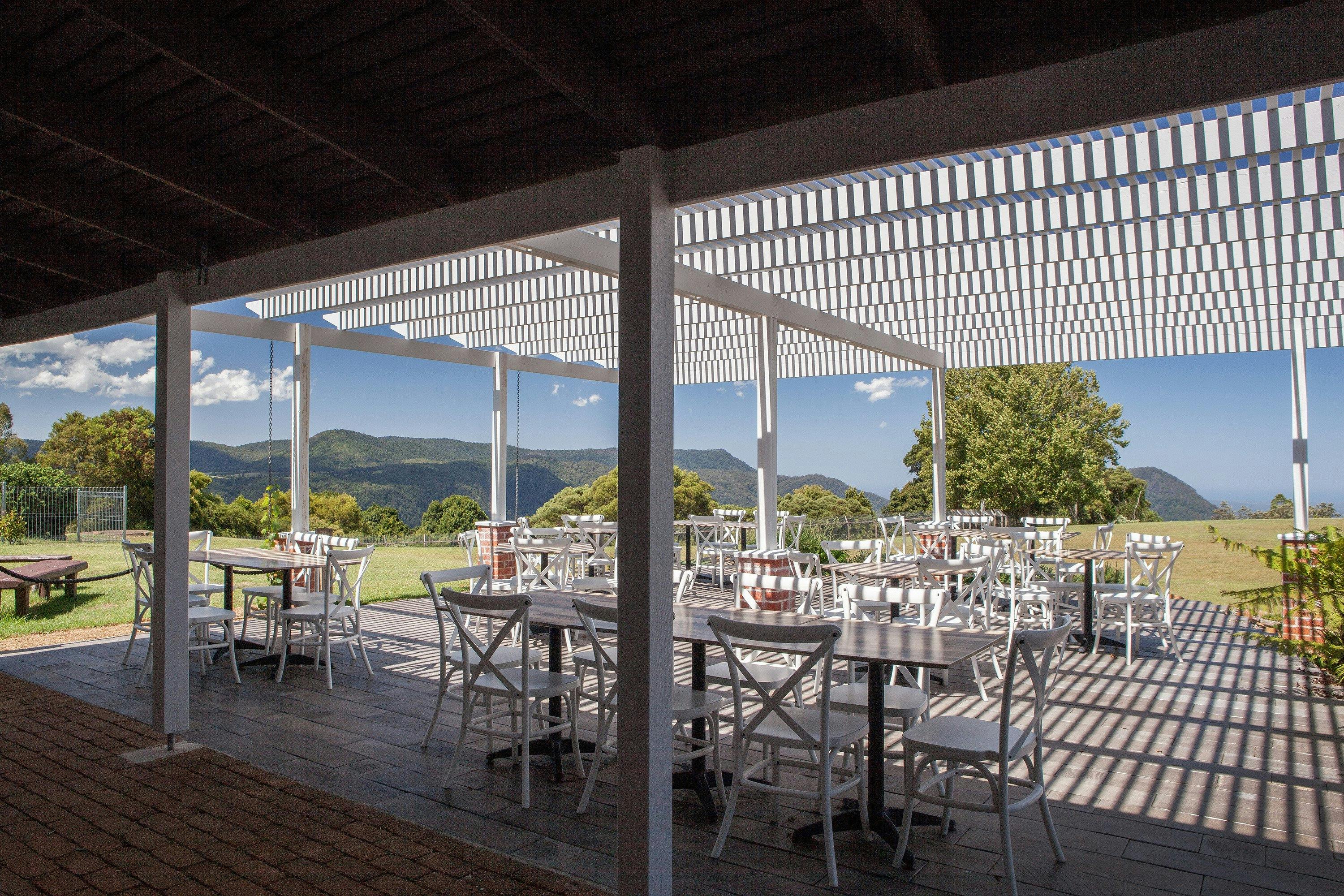 屋外ダイニング