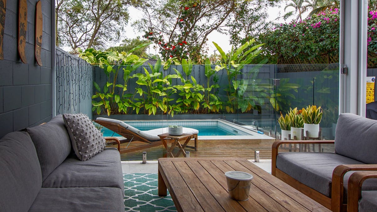 3 Bedroom home in Miami - Pool and outdoor seating area
