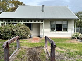 Mundulla accommodation; Mundulla Cottage and Cabins - Cottage front