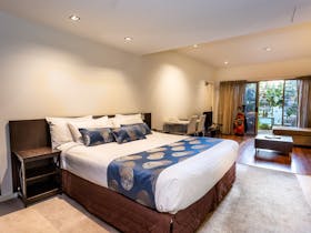 King Bed overlooking the swimming pool and spa from your private patio or balcony