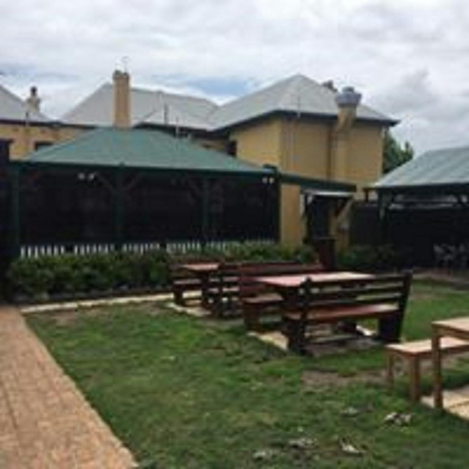 Beer Garden River Royal Inn