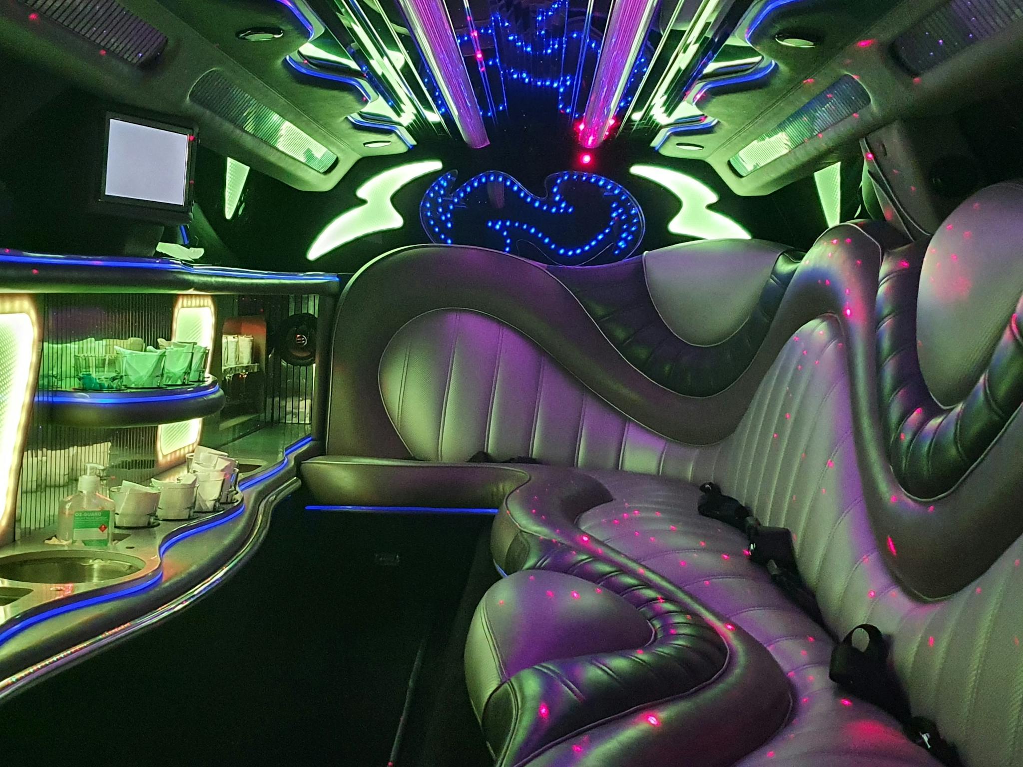Limousine transport, 300c, Chrysler, Interior, luxury, transport, neon lights, laser, bar, LEDs, AC