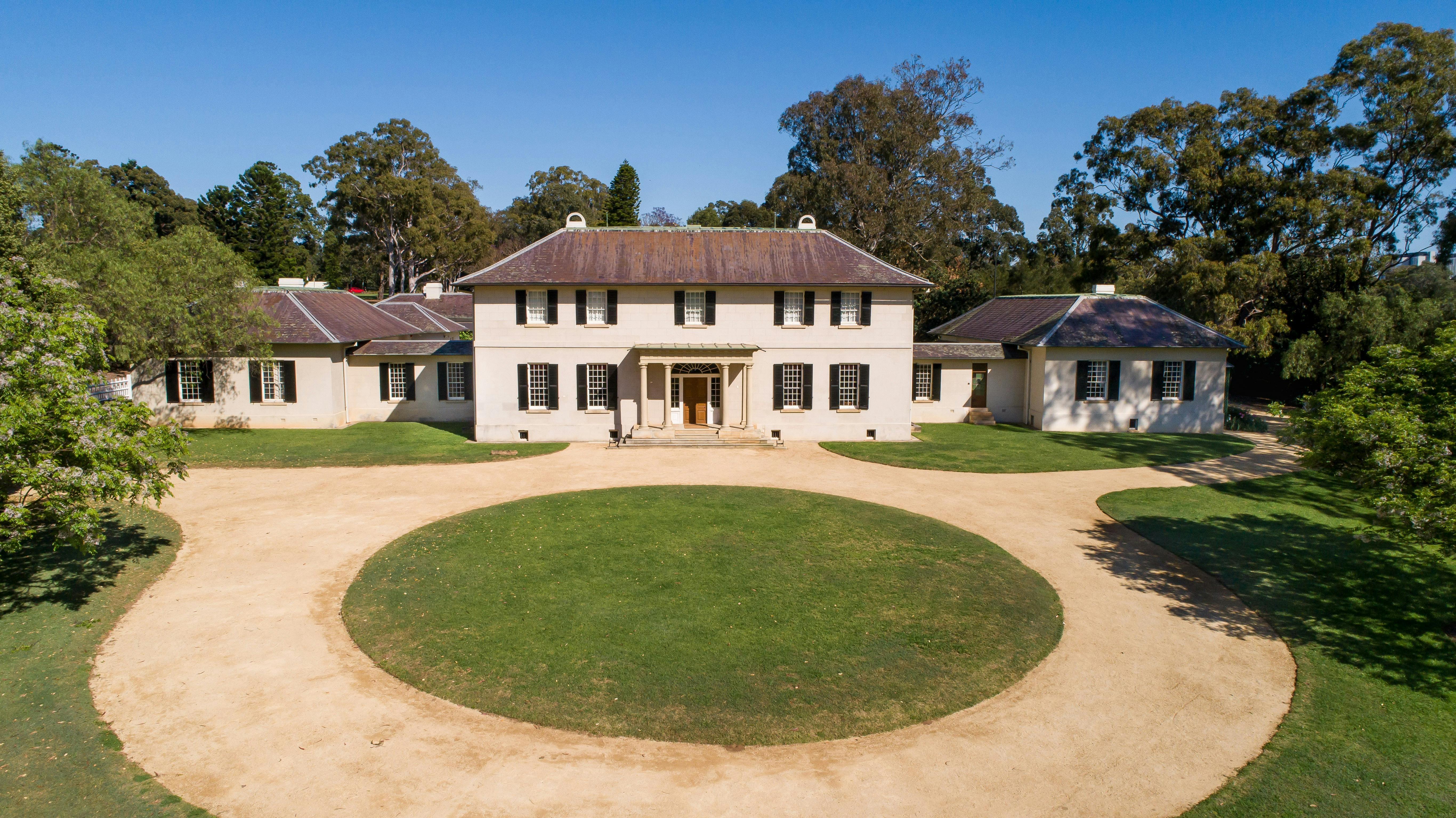 Historic 2 storey building with carriage loop